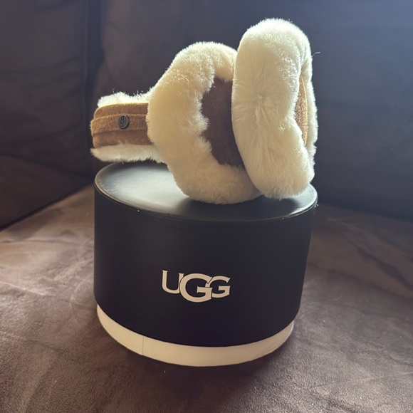 Ugg earmuffs - Picture 1 of 5